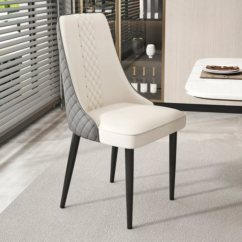Chaise de salle à manger en similicuir avec haut dossier et accoudoirs inclinés