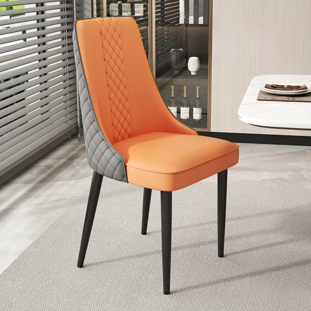 Chaise de salle à manger en similicuir avec haut dossier et accoudoirs inclinés