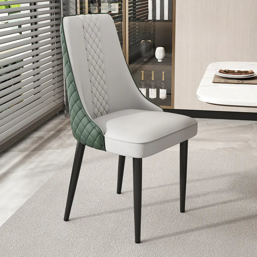 Chaise de salle à manger en similicuir avec haut dossier et accoudoirs inclinés