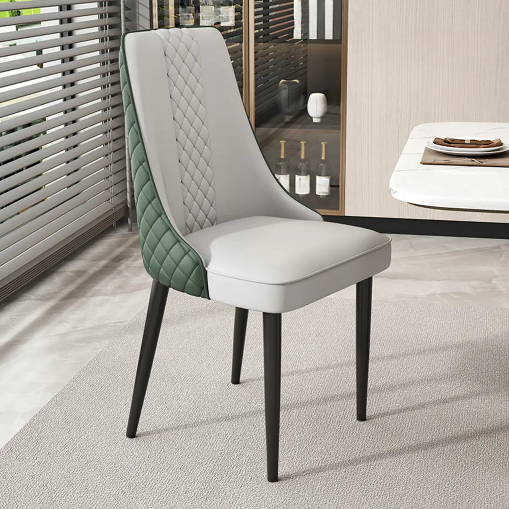Chaise de salle à manger en similicuir avec haut dossier et accoudoirs inclinés