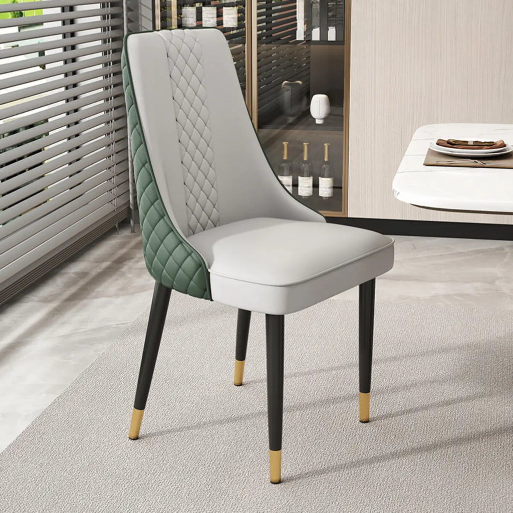 Chaise de salle à manger en similicuir avec haut dossier et accoudoirs inclinés