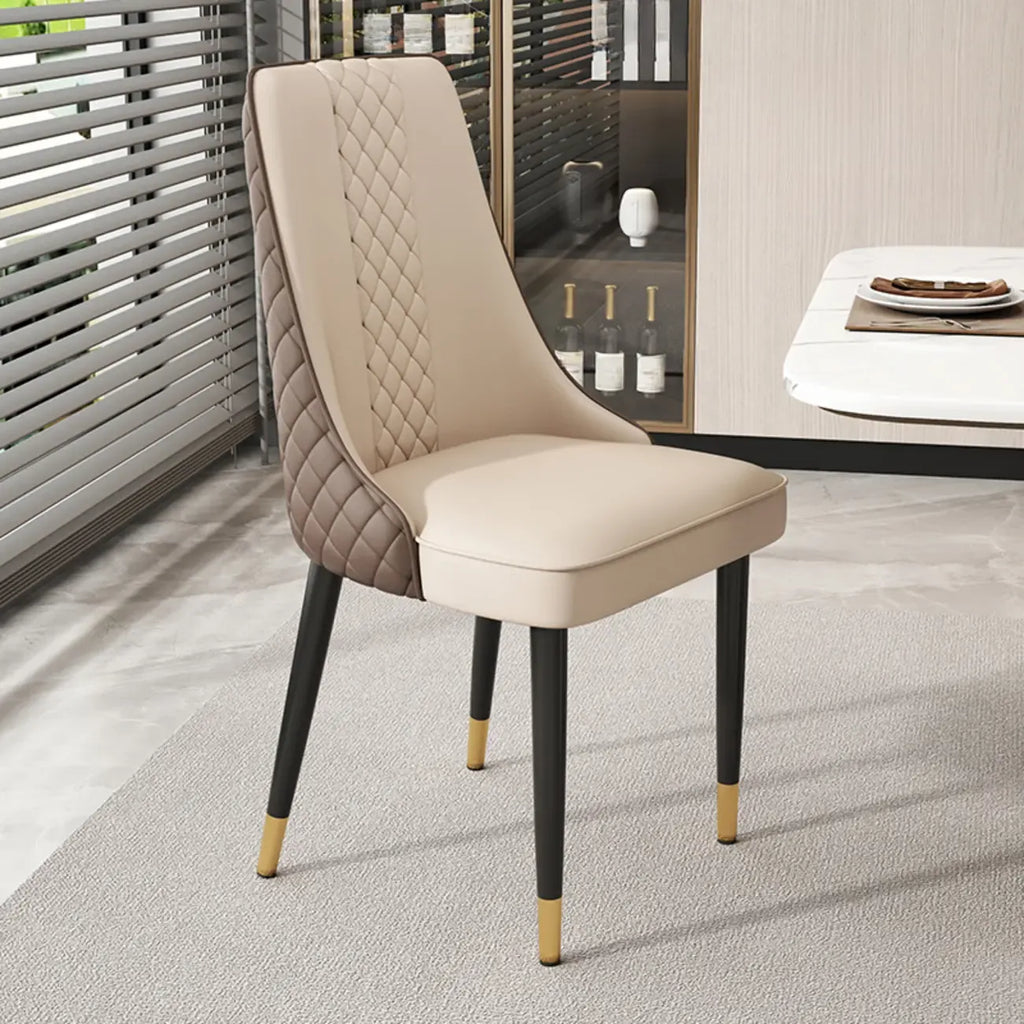 Chaise de salle à manger en similicuir avec haut dossier et accoudoirs inclinés