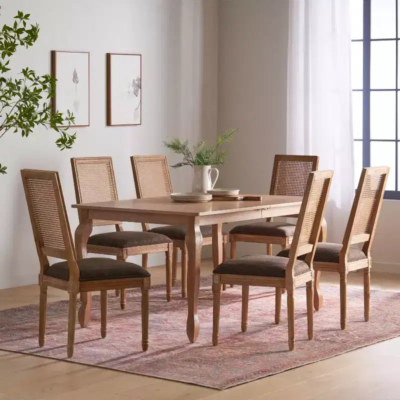 Ensemble de salle à manger extensible en bois et rotin, 7 pièces, avec tissu capitonné style campagne française, Christopher Knight Home Regan