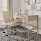 Bureau de travail Martha Stewart Rhett pour bureau à domicile, avec pieds fuselés, en couleur bois clair naturel avec ferrures bronze antique