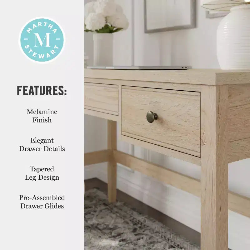 Bureau de travail Martha Stewart Rhett pour bureau à domicile, avec pieds fuselés, en couleur bois clair naturel avec ferrures bronze antique
