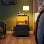 Table de chevet avec station de recharge, table de chevet LED avec 2 tiroirs en tissu, étagère de rangement, 3 ports USB et 2 prises de courant
