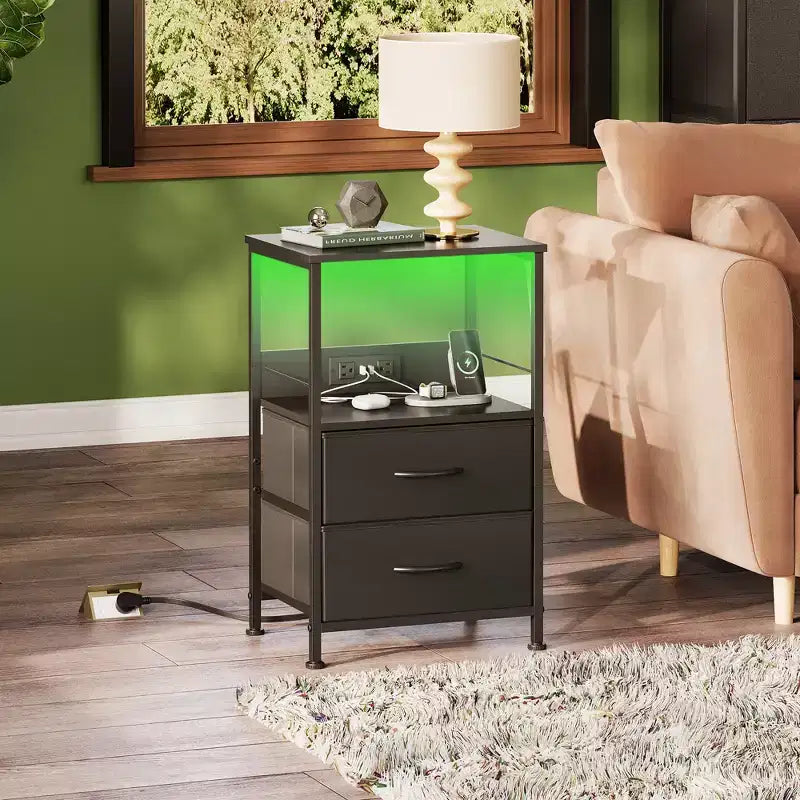 Table de chevet avec station de recharge, table de chevet LED avec 2 tiroirs en tissu, étagère de rangement, 3 ports USB et 2 prises de courant