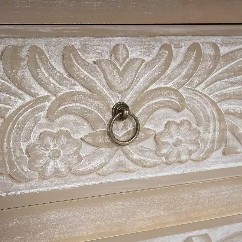 Commode en bois Christopher Knight Home Bianca Boho avec 3 tiroirs et motifs floraux sculptés