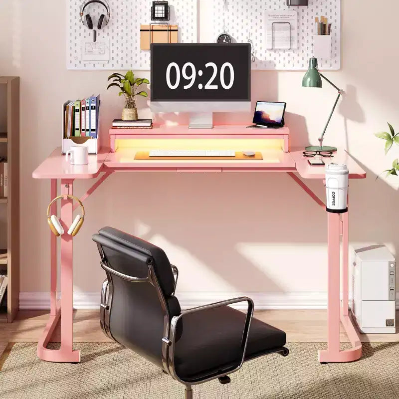 Bureau de gamer en U Bestier avec support d'écran, lumières LED, crochets pour casque, porte-gobelet, noir fibre de carbone