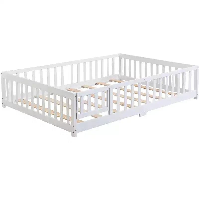 Lit double Okak avec tête de lit, Cadre de lit plateforme en bois massif avec barrière, Convient aux enfants, Bois de pin, Blanc