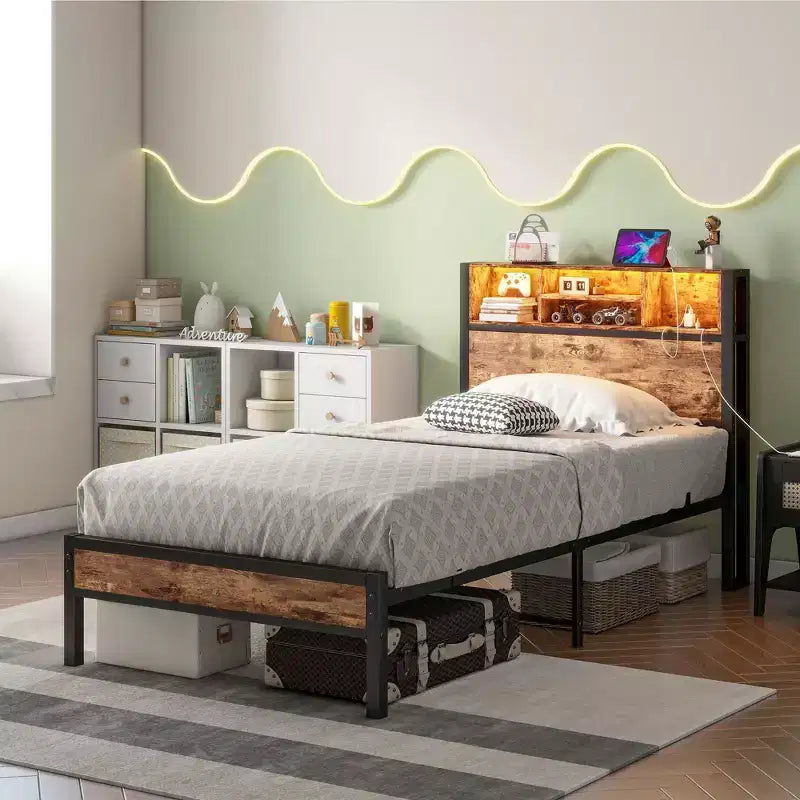 CLIHOME Cadre de lit double avec tête de lit de rangement, plateforme de lit en métal avec station de charge, rangement bibliothèque