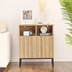 Meuble de rangement industriel-rustique avec portes à effet chêne ondulé, cadre en fer et étagères réglables pour le salon, l'entrée ou la chambre à coucher