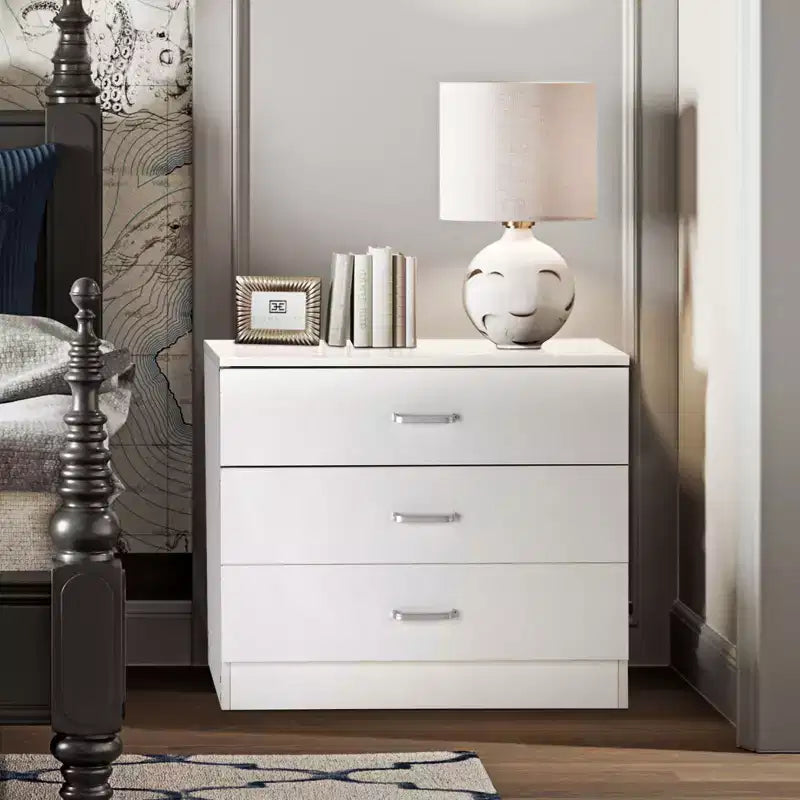Commode Karl Home à 3 tiroirs en panneaux de particules blancs de 66 cm (25,98 po) de largeur