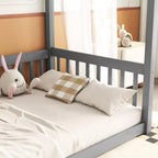 Lit baldaquin double Lit au sol en bois avec clôture, Naturel/Gris/Blanc-ModernLuxe