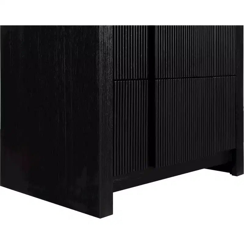 Meridian Furniture, Table de Chevet Cannelée