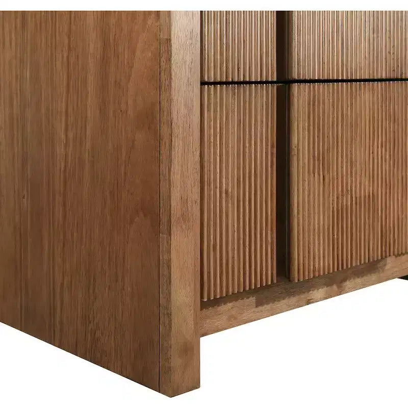Meridian Furniture, Table de Chevet Cannelée