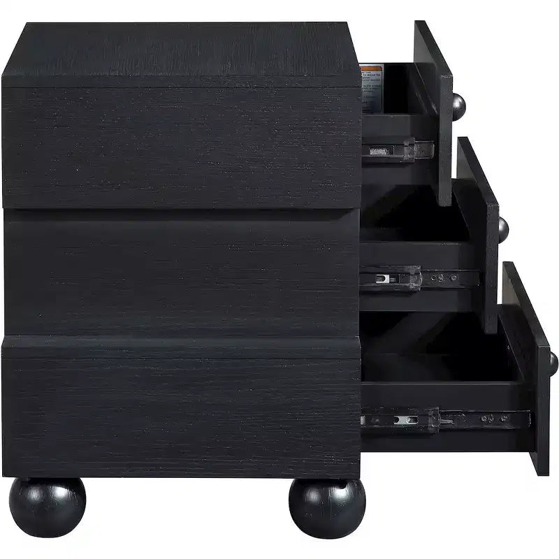 Meridian Furniture, Table de chevet Askew