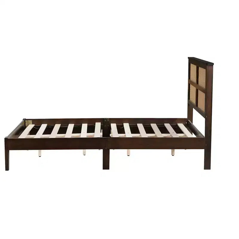 Lit double MAYEERTY avec tête de lit en rotin, deux tiroirs de rangement, lit en bois d'hévéa marron