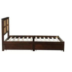Lit double MAYEERTY avec tête de lit en rotin, deux tiroirs de rangement, lit en bois d'hévéa marron