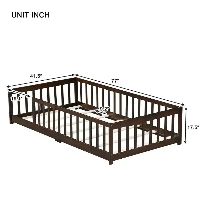 Lit double au sol MAYEERTY avec clôture sans porte, garde-corps en bois d'hévéa marron