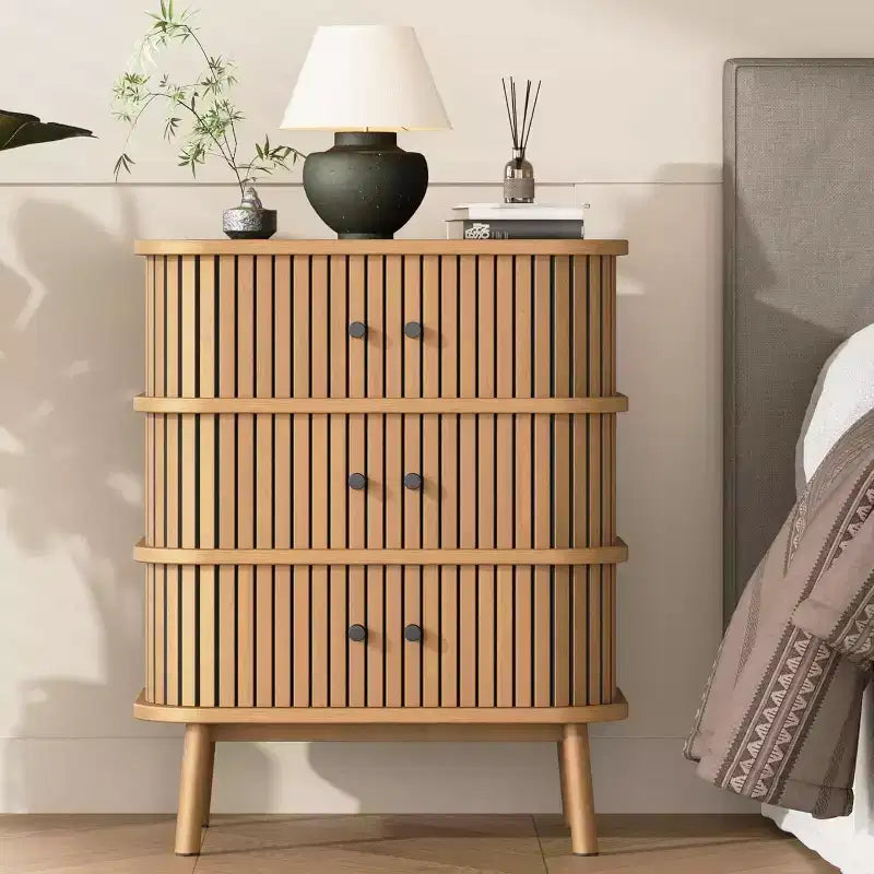Commode Garvee à 3 tiroirs, commode en rotin de style moderne du milieu du siècle pour chambre à coucher, table de chevet avec poignées noires mates et pieds en bois, rangement spacieux
