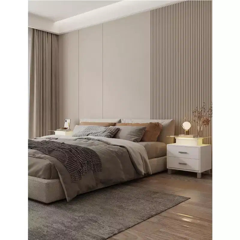 Table de chevet moderne blanche avec 2 tiroirs, plateau en verre, station de recharge et lumières LED - Idéale pour la chambre à coucher