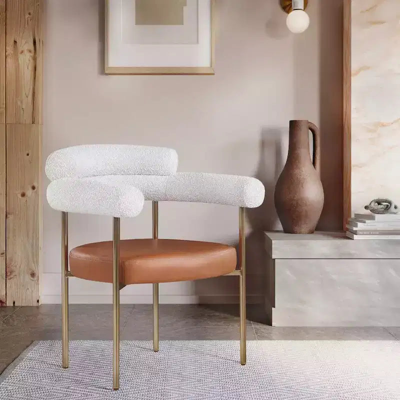 Meridian Furniture, Chaises de salle à manger Blake en cuir végétalien cognac / tissu bouclé, lot de 2
