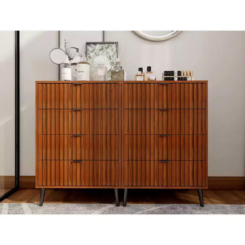 Commode à 6 tiroirs Okak avec poignées dorées et pieds en acier, grands tiroirs spacieux, meuble de rangement élégant pour l'organisation de la maison