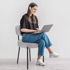 MAYEERTY Chaise de salle à manger confortable capitonnée, coussin d'assise gris, cadre en acier noir, dossier pour salle à manger et chambre à coucher