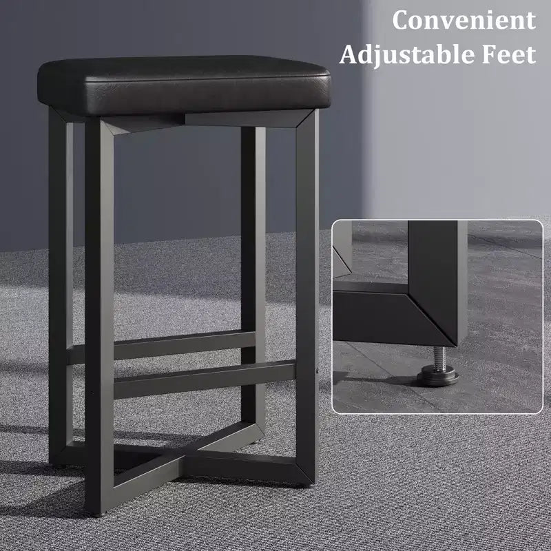 Lot de 4 tabourets de bar simplifiés noirs au design épuré, construction durable, assise confortable, peu encombrant et apparence élégante.