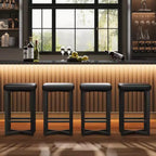 Lot de 4 tabourets de bar simplifiés noirs au design épuré, construction durable, assise confortable, peu encombrant et apparence élégante.