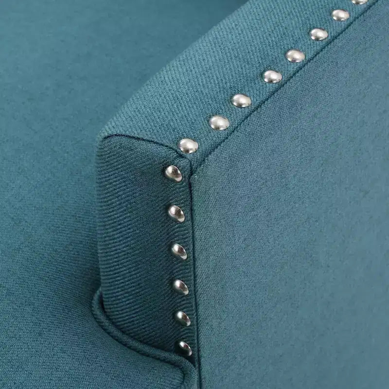 Fauteuil club contemporain GDFStudio Richardson en tissu rembourré avec clous décoratifs