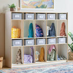 Range-chaussures en bois à 10 compartiments Guidecraft EdQ pour salle de classe, organisateur de casiers en bois naturel pour enfants avec étagères et crochets pour manteaux