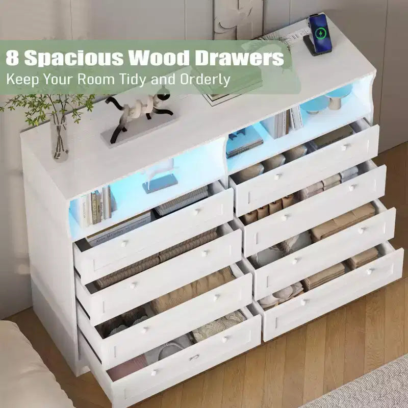 Coolmee Commode en bois pour chambre à coucher avec 8 tiroirs, commode moderne en bois avec lumières LED et prise de courant, commode de 140 cm de large, meuble TV