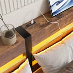 MAYEERTY Lit double en métal avec tête de lit en bois, étagère de rangement et chargeur intégré, silencieux, ne nécessite pas de sommier tapissier, marron rustique
