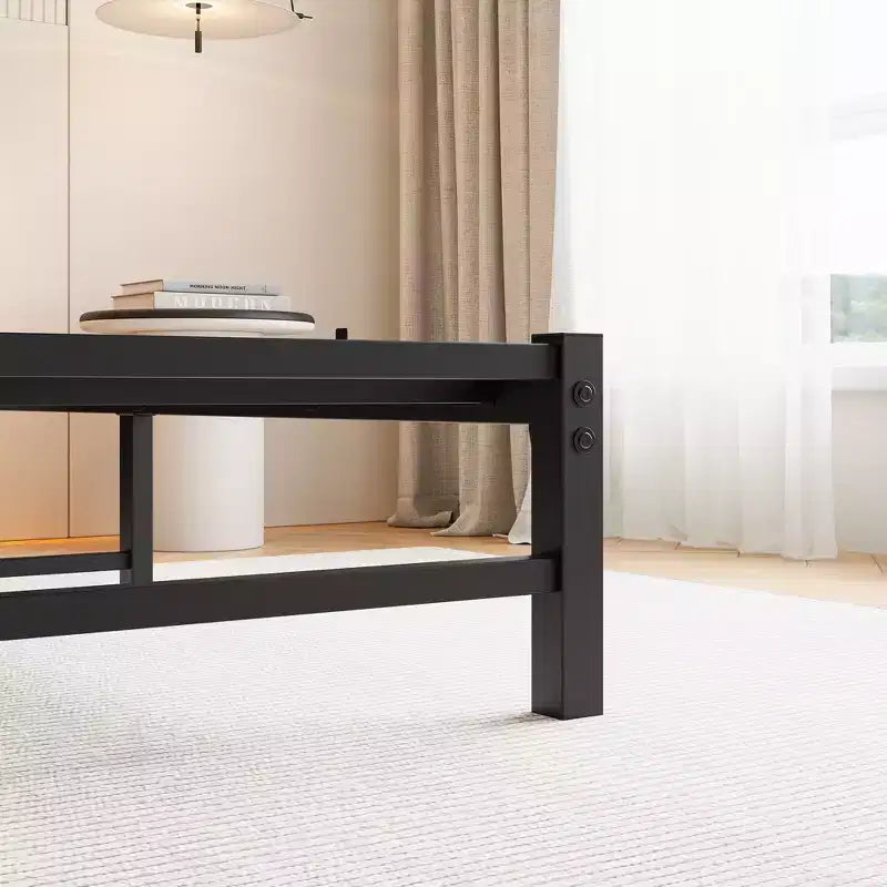 MAYEERTY Lit double en métal avec tête de lit en bois, étagère de rangement et chargeur intégré, silencieux, ne nécessite pas de sommier tapissier, marron rustique