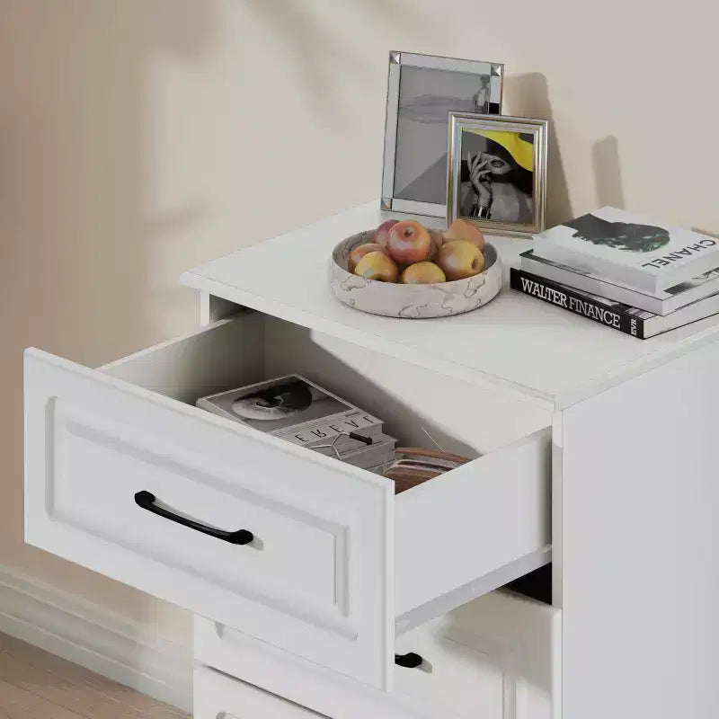 Sandinrayli Commode à 4 tiroirs, Petites commodes modernes avec tiroirs, Armoire de rangement en bois avec poignées en acier, Blanche