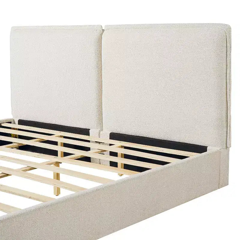 Lit rembourré en bouclé King Size moderne en hévéa Joanna Christopher Knight Home