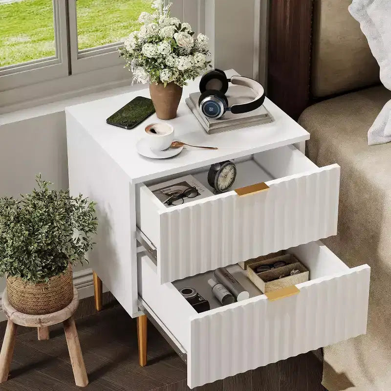 Table de chevet cannelée DobleePy avec 2 tiroirs de rangement, table de chevet moderne à base dorée pour chambre à coucher et appartement