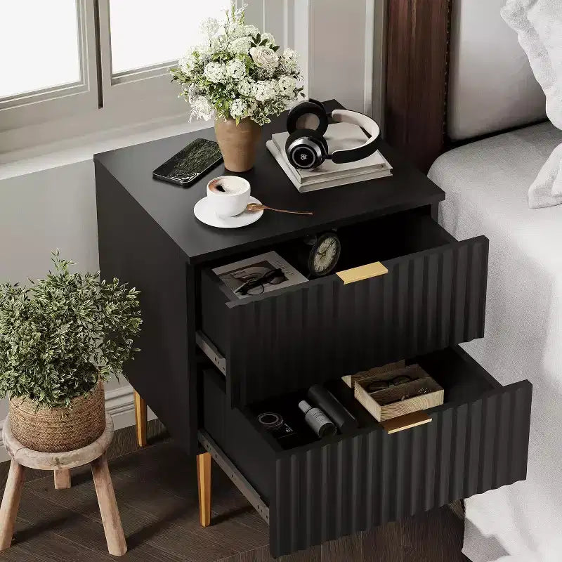Table de chevet cannelée DobleePy avec 2 tiroirs de rangement, table de chevet moderne à base dorée pour chambre à coucher et appartement