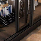Buffet Hitow surdimensionné noir avec rangement pour vin et cuisine, portes coulissantes en verre, spots LED, grand garde-manger pour salle à manger