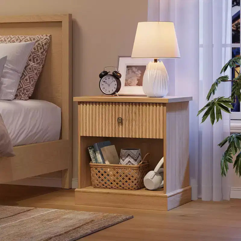 COZONY Table de Chevet Cannelée avec Tiroir, Table de Nuit en Bois Clair de Style Mid-Century Moderne avec Rangement pour Chambre à Coucher ou Salon