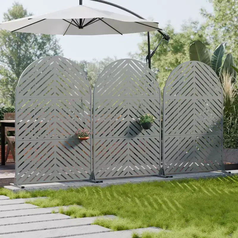 Dovelina 72H x 47W - Panneaux de clôture autoportants en métal cintré pour l'intimité, couleur marron, pour jardin, patio, terrasse
