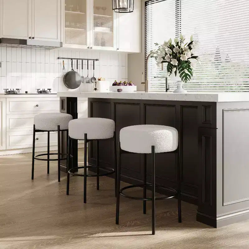 Lot de 2 tabourets de bar modernes hauteur comptoir 61 cm avec assise souple, sans dossier et pieds en métal pour îlot de cuisine, bar ou salle à manger