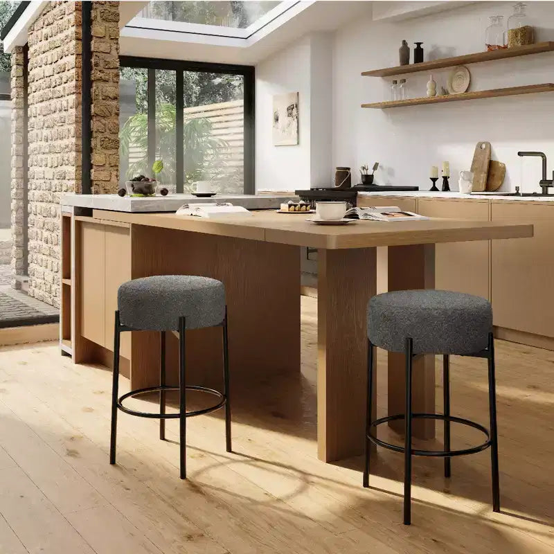 Lot de 2 tabourets de bar modernes hauteur comptoir 61 cm avec assise souple, sans dossier et pieds en métal pour îlot de cuisine, bar ou salle à manger