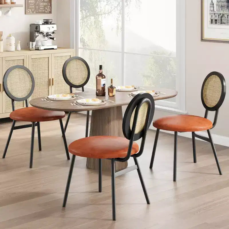 Lot de 4 chaises de salle à manger en rotin. Chaises de cuisine modernes rembourrées avec coussins épais et pieds en métal. Idéales pour les petits espaces.