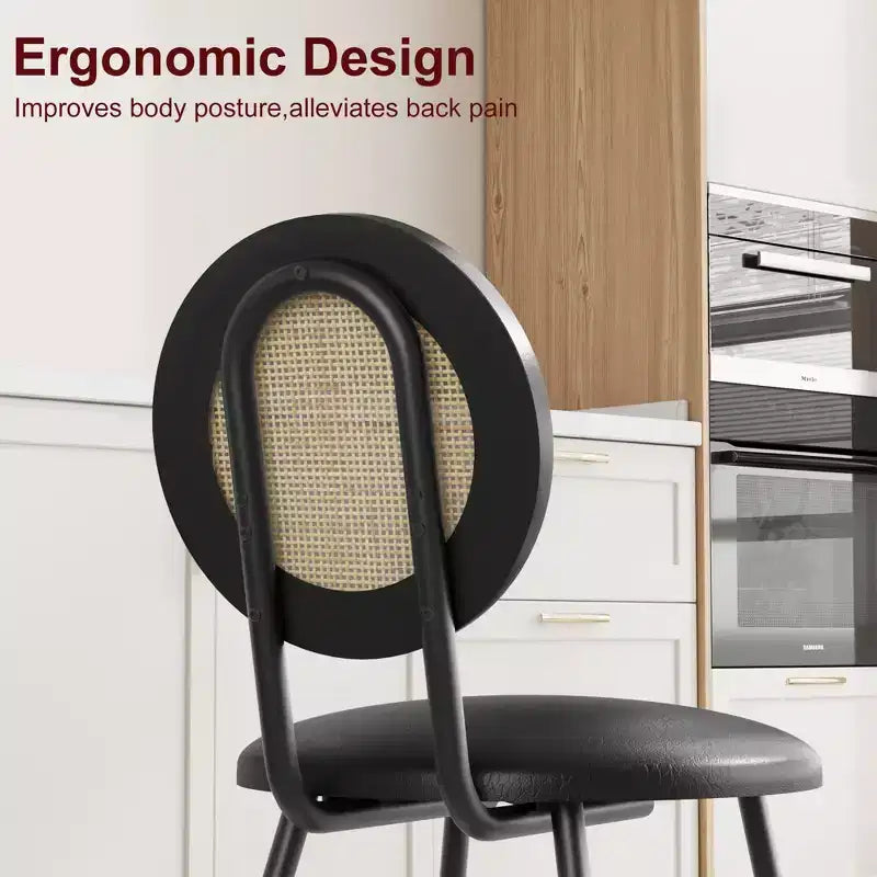 Lot de 4 chaises de salle à manger en rotin. Chaises de cuisine modernes rembourrées avec coussins épais et pieds en métal. Idéales pour les petits espaces.