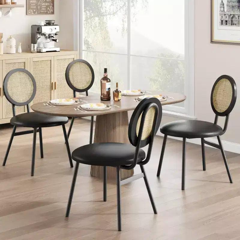 Lot de 4 chaises de salle à manger en rotin. Chaises de cuisine modernes rembourrées avec coussins épais et pieds en métal. Idéales pour les petits espaces.