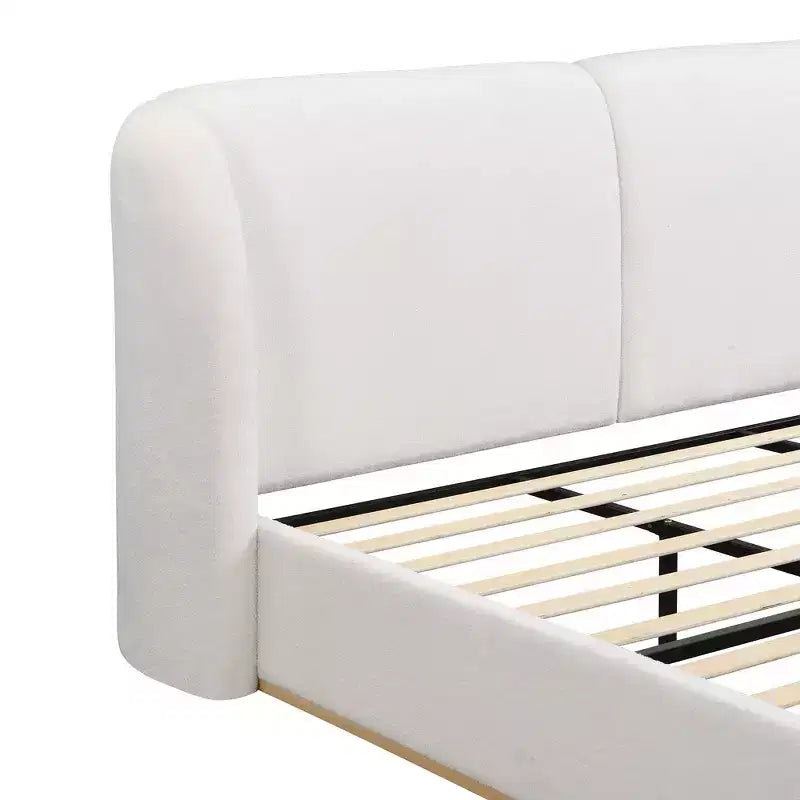 Lit plateforme moderne Whisen King avec tête de lit double oreiller, rembourré, tissu bouclé doux, design latéral ailé, lattes en bois massif
