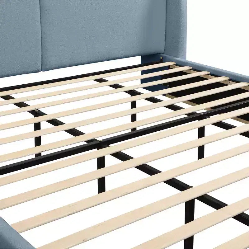 Lit plateforme moderne Whisen King avec tête de lit double oreiller, rembourré, tissu bouclé doux, design latéral ailé, lattes en bois massif